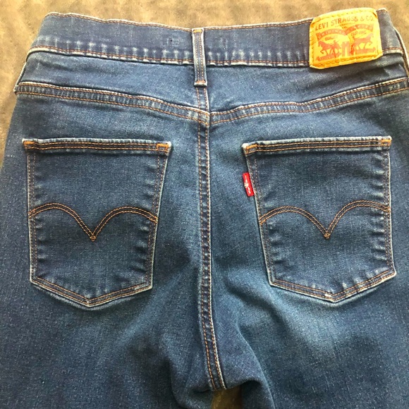 29 | Levi’s Slimming Straight Blue Jeans - Picture 5 of 6